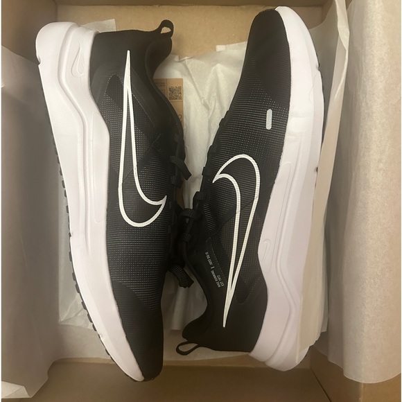 Nike Men\'s Downshifter Sneaker Men’s Size 13 - Black White - Brand New